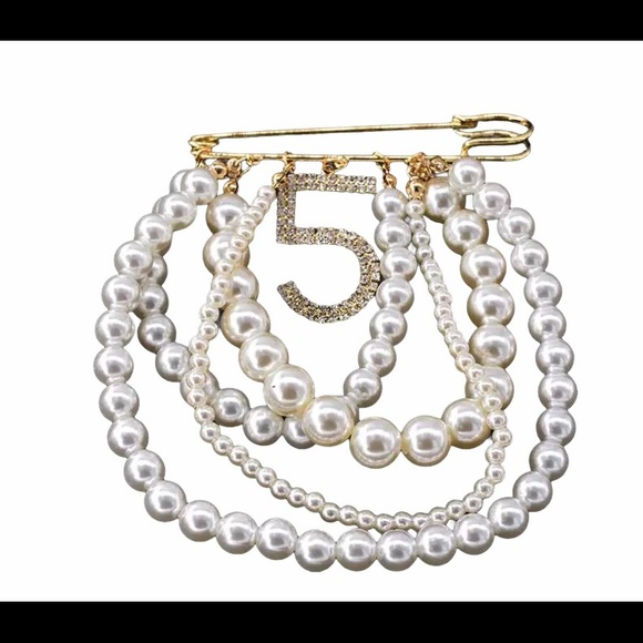 Cute Inspired Brooches - Picture 5 of 11